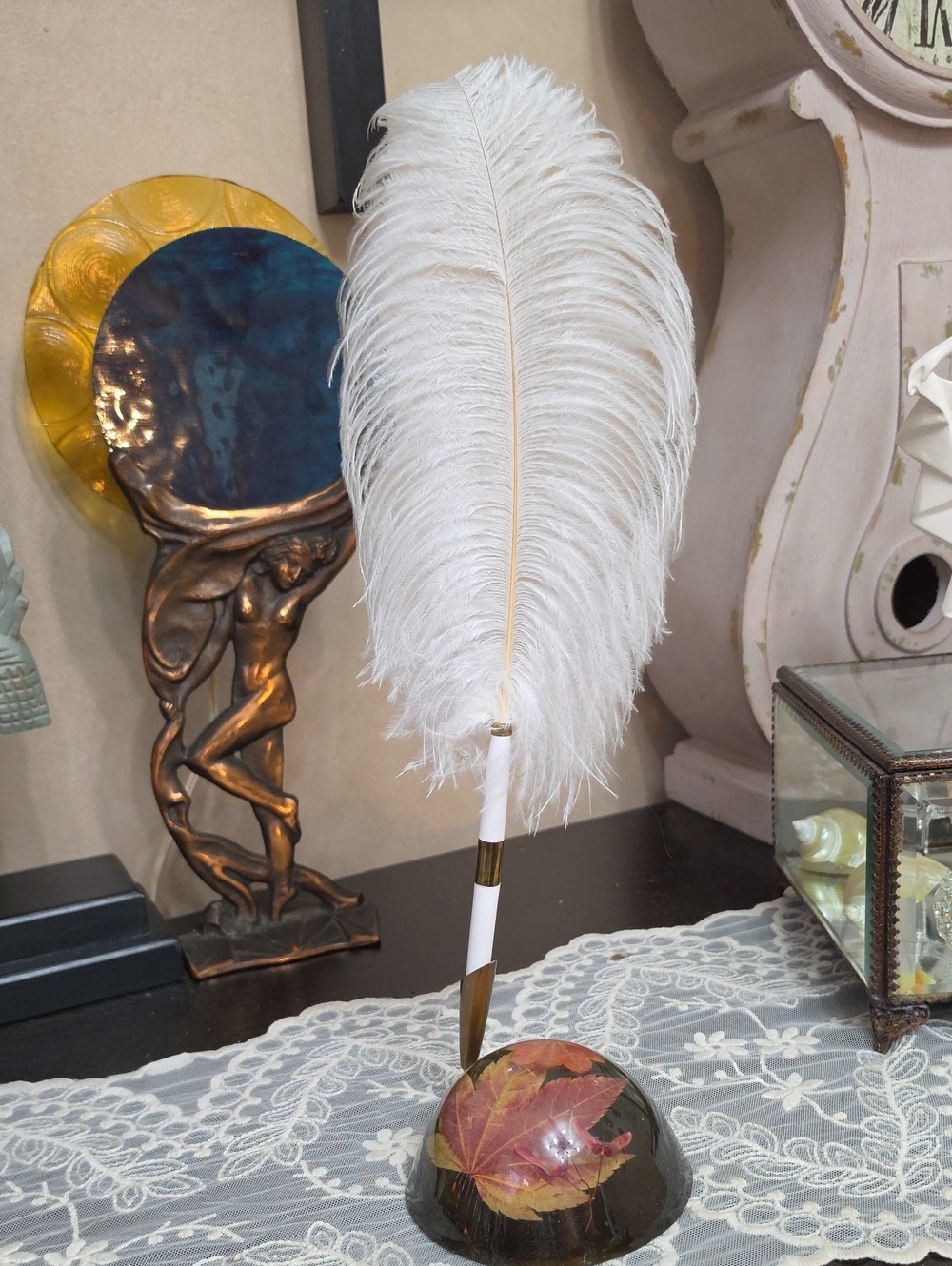Vtg 1970 White Ostrich Feather Pen with Leaf Resin Base